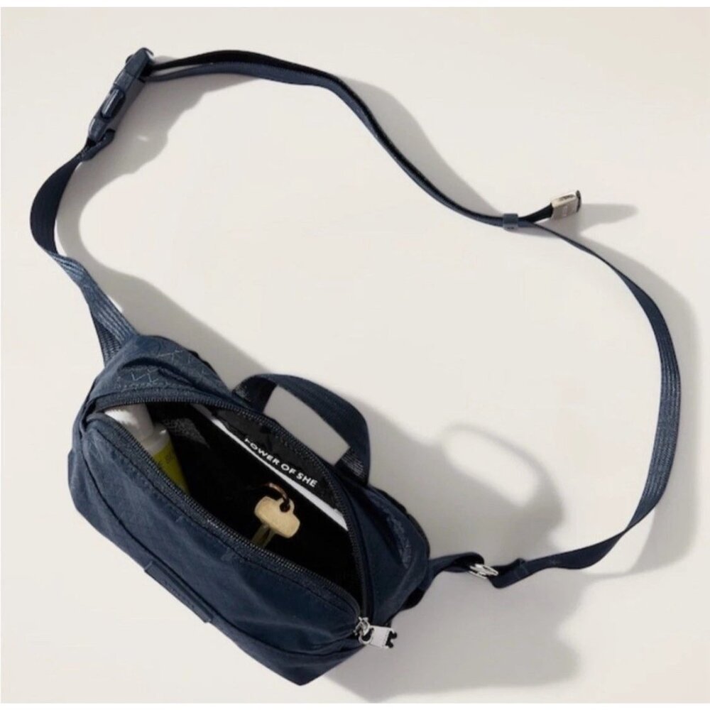 Athleta Excursion Crossbody Belt Bag Waist Purse Dark Navy Blue - Picture 4 of 5
